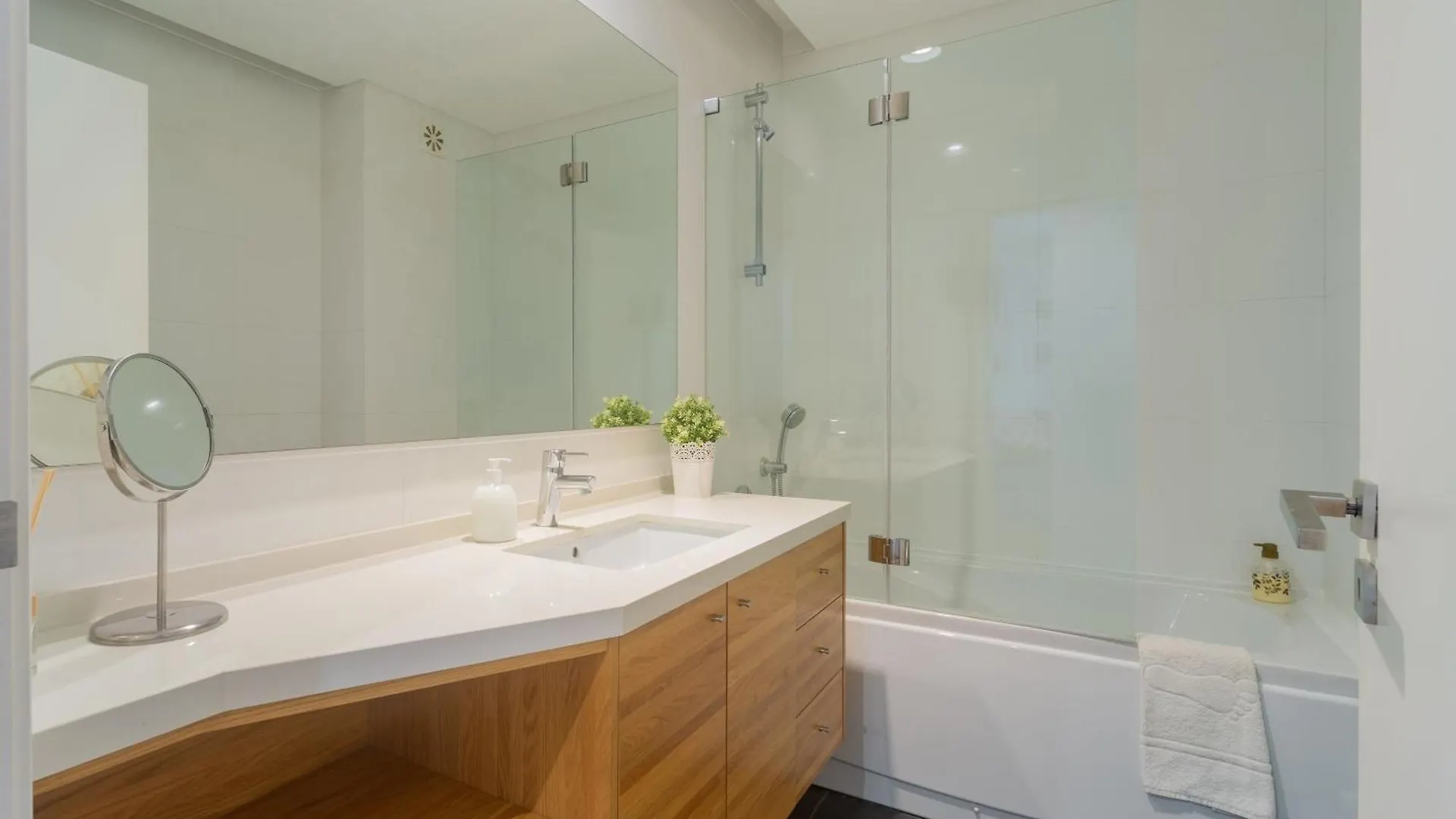 Апартаменты Ldapartments - Spacious Lisbon Haven W/Lift&Garage Португалия