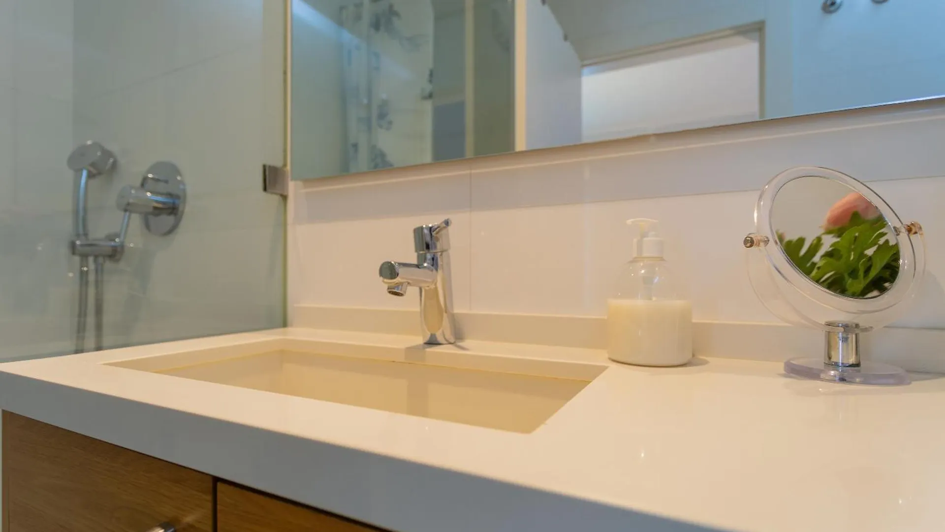 Ldapartments - Spacious Lisbon Haven W/Lift&Garage 0*,  Португалия