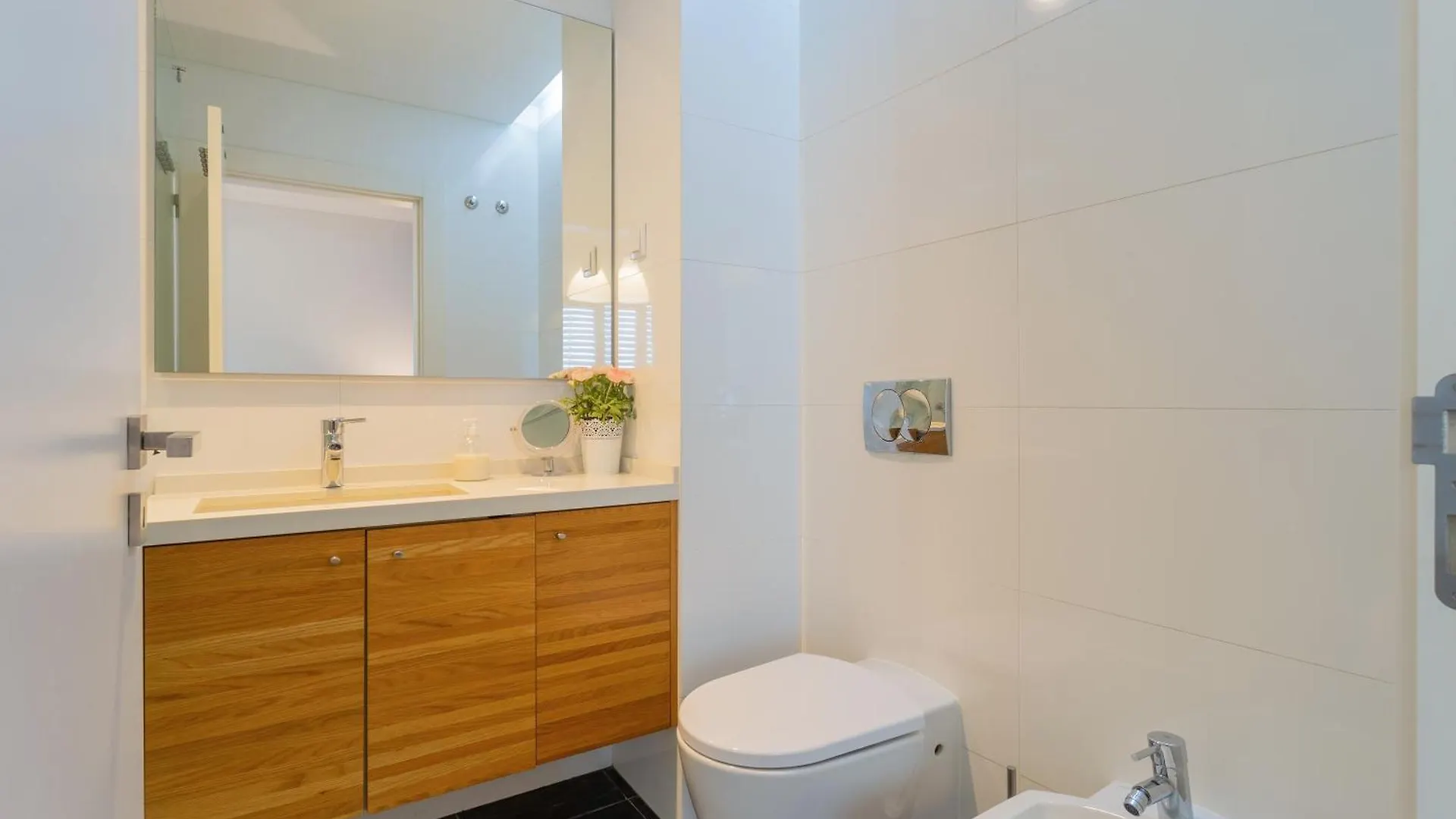 Апартаменты Ldapartments - Spacious Lisbon Haven W/Lift&Garage